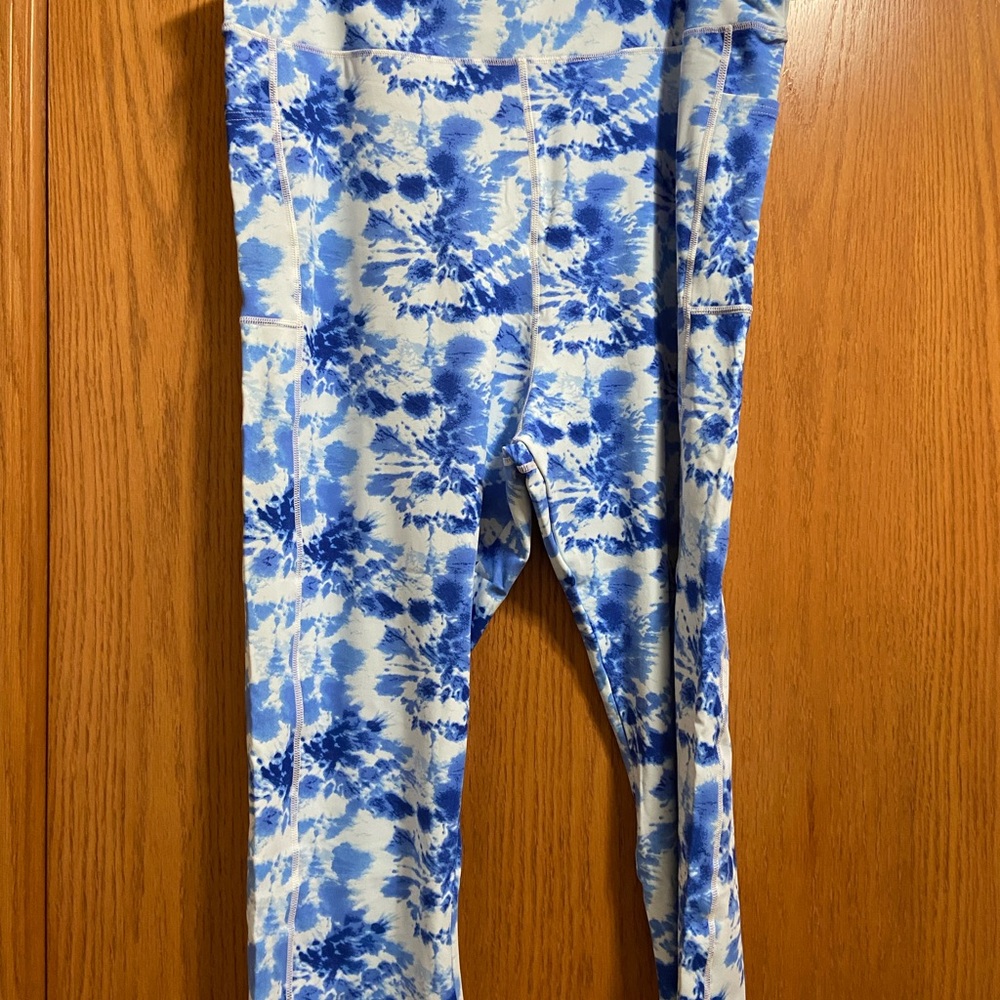 Blue Tie-Dye cropped Leggings NWOT